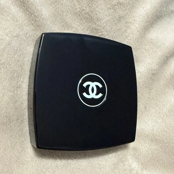 CHANEL Eyeshadow Palette 239 Bouton Baroque - Picture 5 of 10